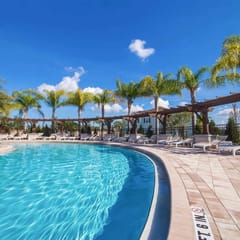 Family-Friendly Townhome w/ Pool & Close to Disney 8959