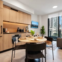 NEW | High-Rise 1BR Den, Rooftop Pool & Gym 402