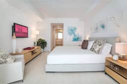 Stunning 2 Bedroom Bay Front Apt w/ Breathless View Miami 1909 - Image 3