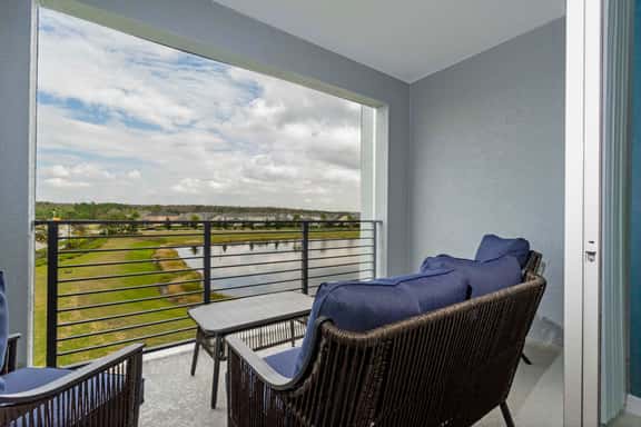 Lake View Resort Condo w Lazy River Near Disney - Image 1