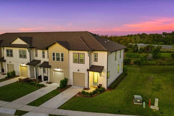 Modern 3BR Near Disney w Gameroom & Free Waterpark - Image 1