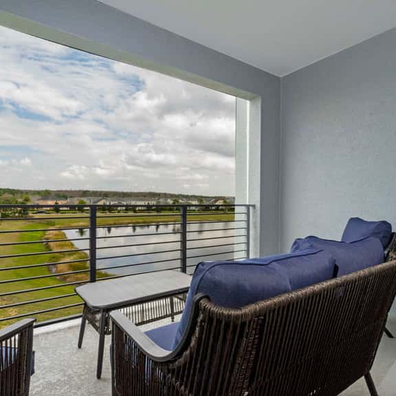 Lake View Resort Condo w Lazy River Near Disney - Image 1