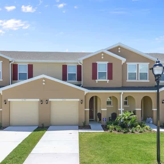 Game Room Stay Near Disney with Resort Amenities - Image 1