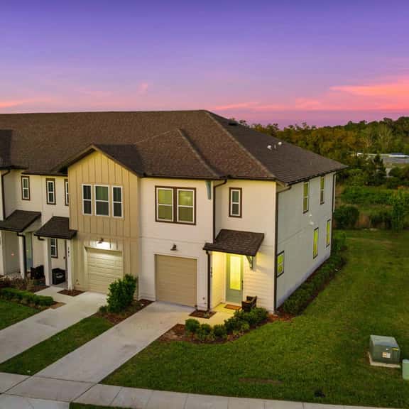 Modern 3BR Near Disney w Gameroom & Free Waterpark - Image 1