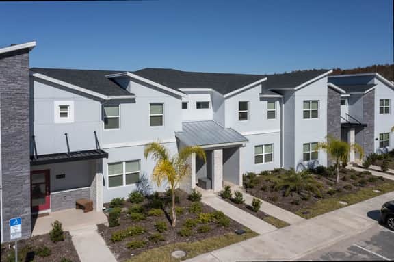Enchanting 4Bd Retreat w Pool Mins to Disney 4369