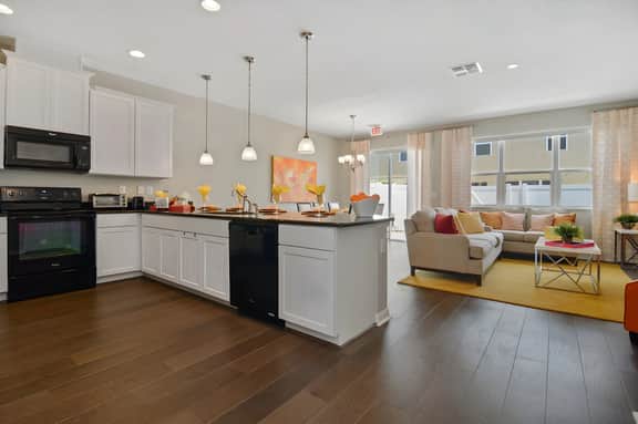 Lovely 4Bd w Jacuzzi Near Disney Compass Bay 5113