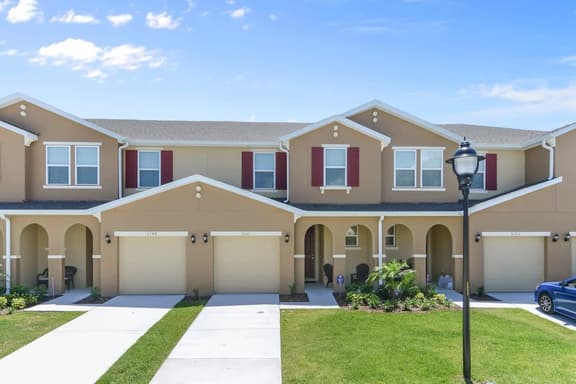 Game Room Stay Near Disney with Resort Amenities